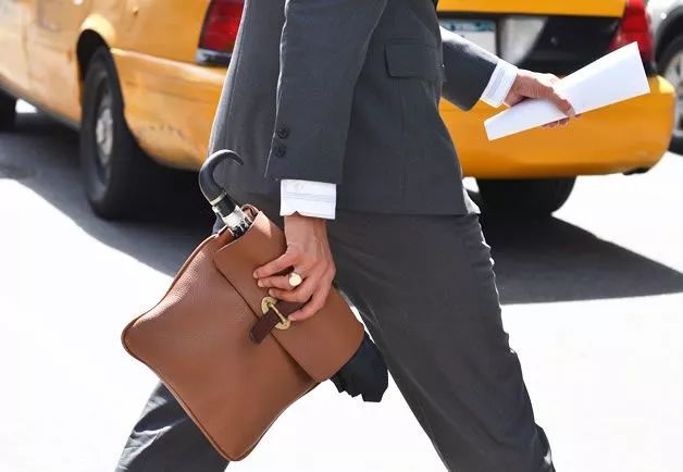 外国人学中国夹包,老外学中国人夹包