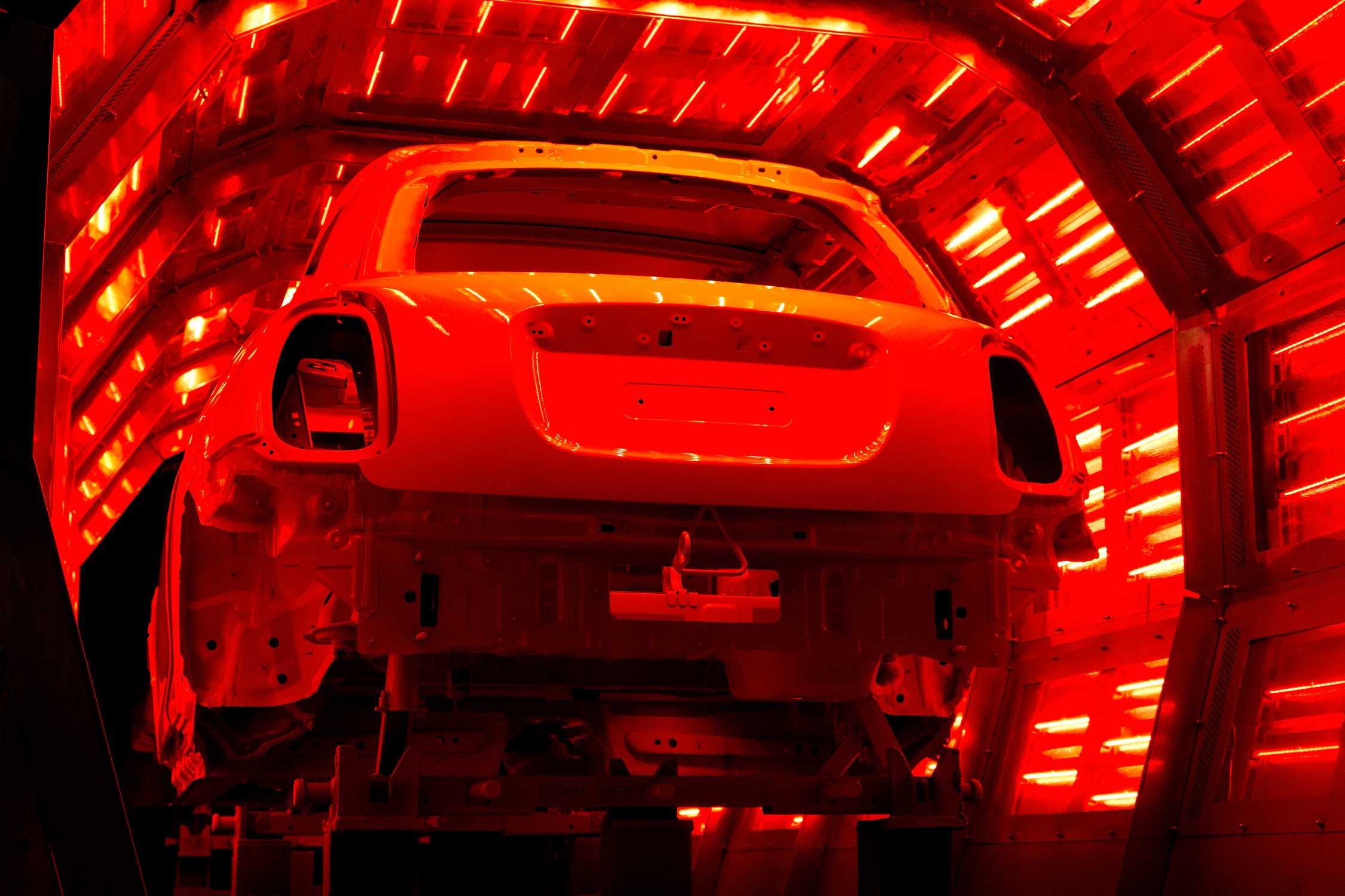 4s店整面喷漆要打掉原厂漆吗,4s店喷漆比原厂漆差吗