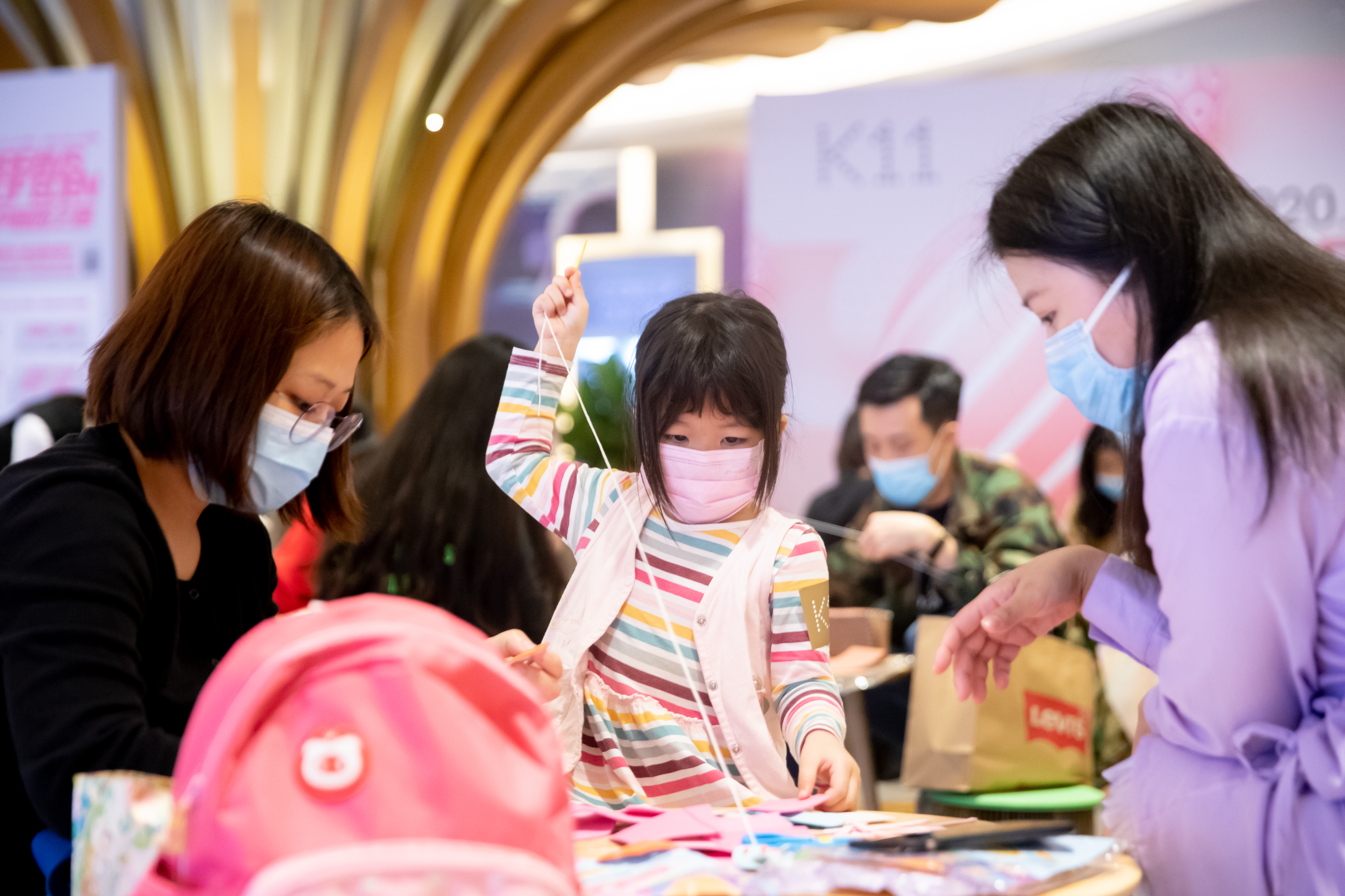 广州K11升级又见·爱系列活动,艺术电车市集打造五一潮玩首选地