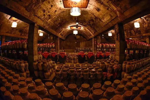 冰镇酒鬼酒,酒鬼酒馥郁红