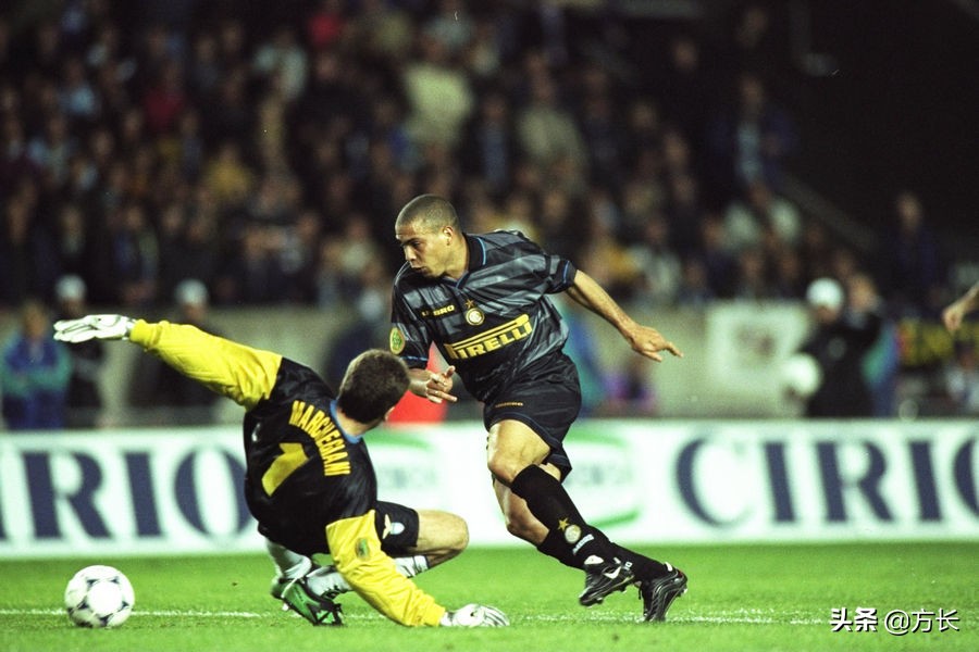 罗纳尔多告别绿茵场,国际足坛致敬罗纳尔多