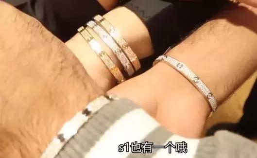 这对网红花22万当了三天迪拜富豪，而我连个儿童手表也买不起