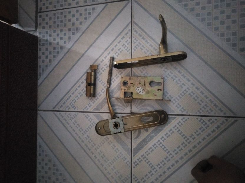 双执手锁拆卸图解,双锁体门锁怎么安装