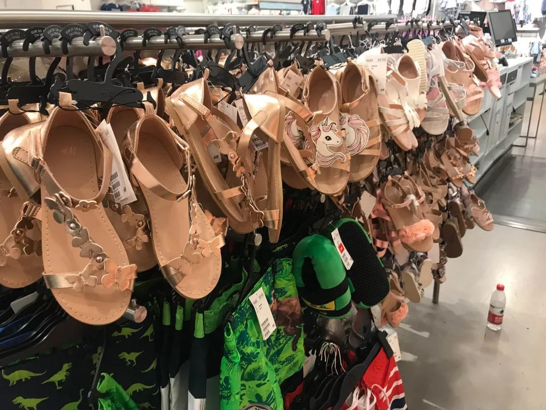 高颜值凉鞋小孩,什么材质的凉鞋鞋底最软