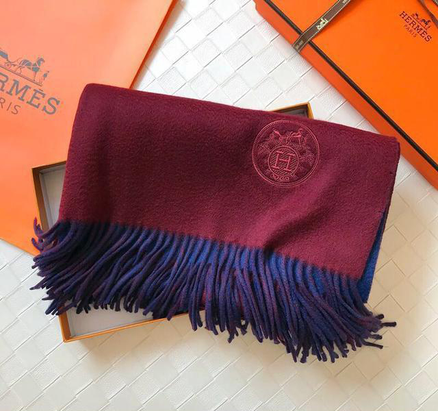 2019年最时尚系围巾方法,2022年最流行的奢侈品围巾