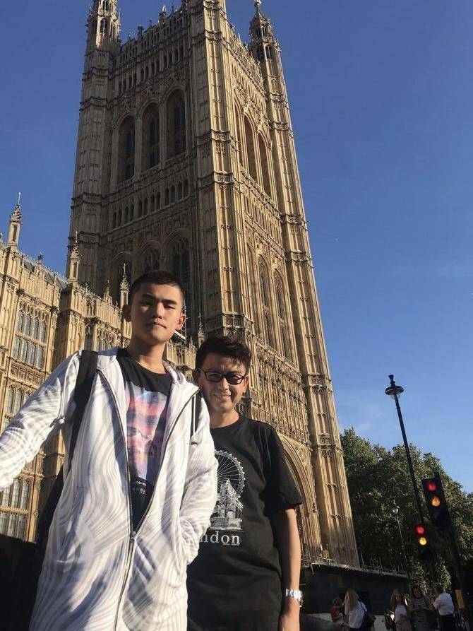 周星驰御用配角黄一飞,周星驰黄一飞片酬