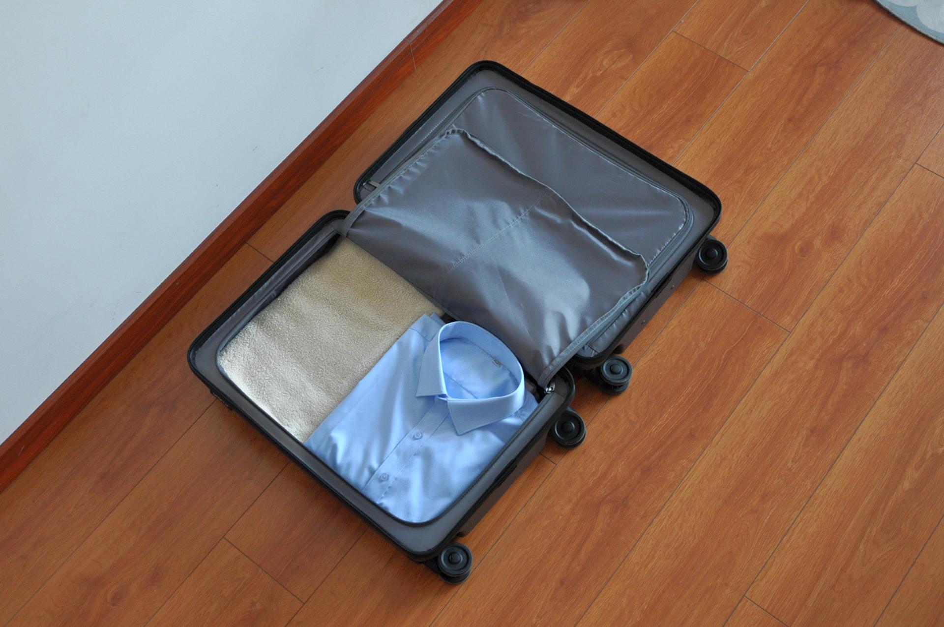 学生*党**过渡箱，耐摔抗撞防刮花性价比高，悠启旅行箱布拉格体验