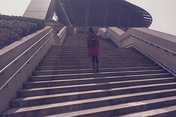 走路时腿突然发软是怎么回事,走路经常腿打软摔倒