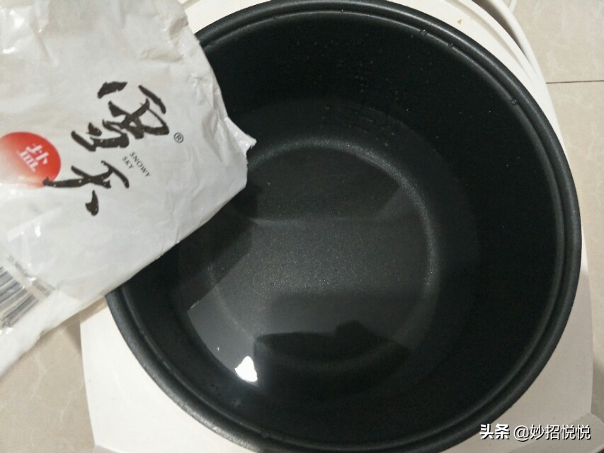 山药削皮又粘又痒怎么办?教你正确削皮妙招,不粘不发黑不痒的秘密