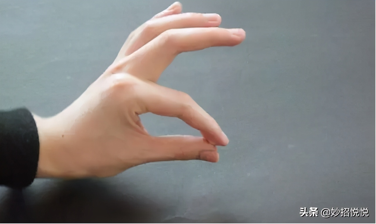 胶水粘到身上了动不了了怎么办呢,胶水粘力不好怎么补救