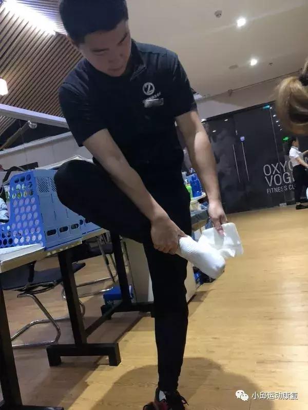 大哥洗脚完脚腰疼到不能走路，究竟是怎么回事？