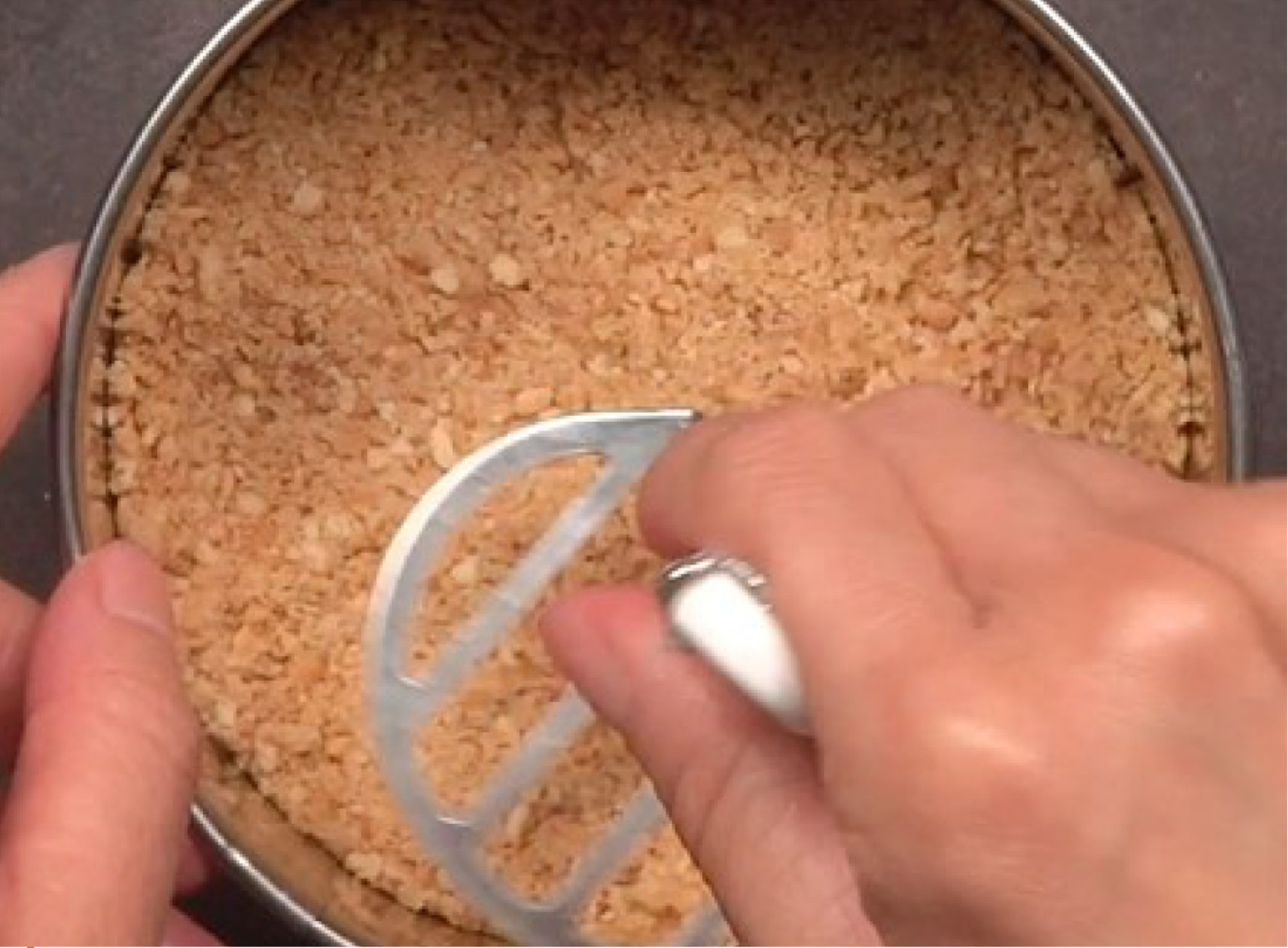 电饭煲和烤箱哪个做蛋糕好吃,无烤箱无打蛋器无电饭煲自制蛋糕