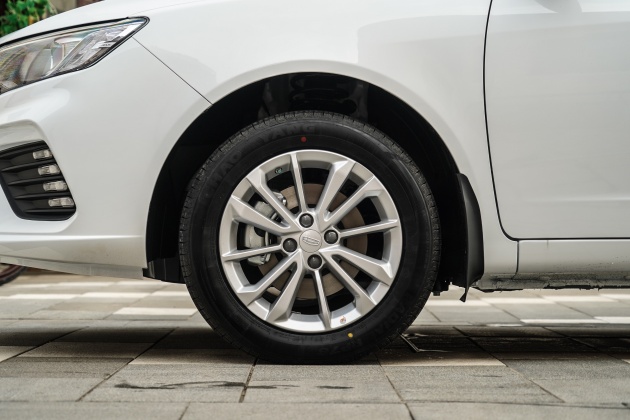 酷威熏黑车标,吉利远景18款车头