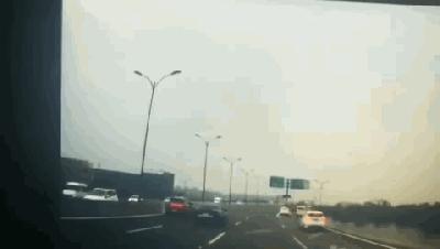 全网刷屏的这辆小白车，原来是这样“开上天”的……