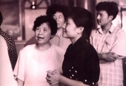 真正的歌坛一姐李娜,李娜出家前最后一次唱青藏高原