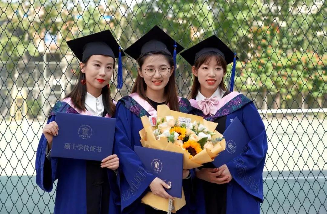 美院中国风学士服,九大美术学院学士服