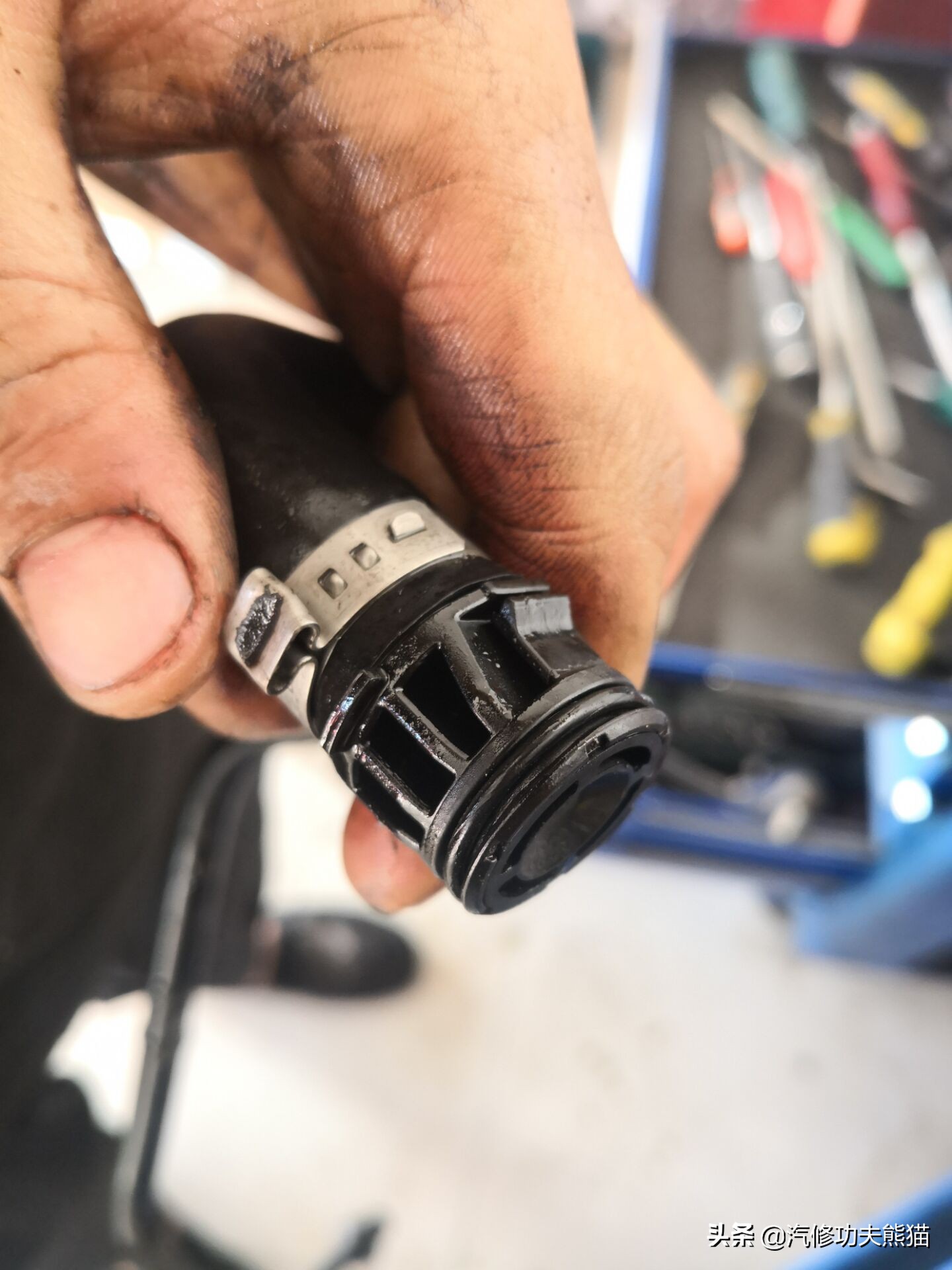 奥迪a6l2.4免拆烧机油处理靠谱吗,奥迪a6l2.4烧机油大修注意事项