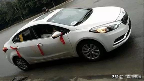 情人节开大奔接女朋友，拉开车门她却说要分手？！