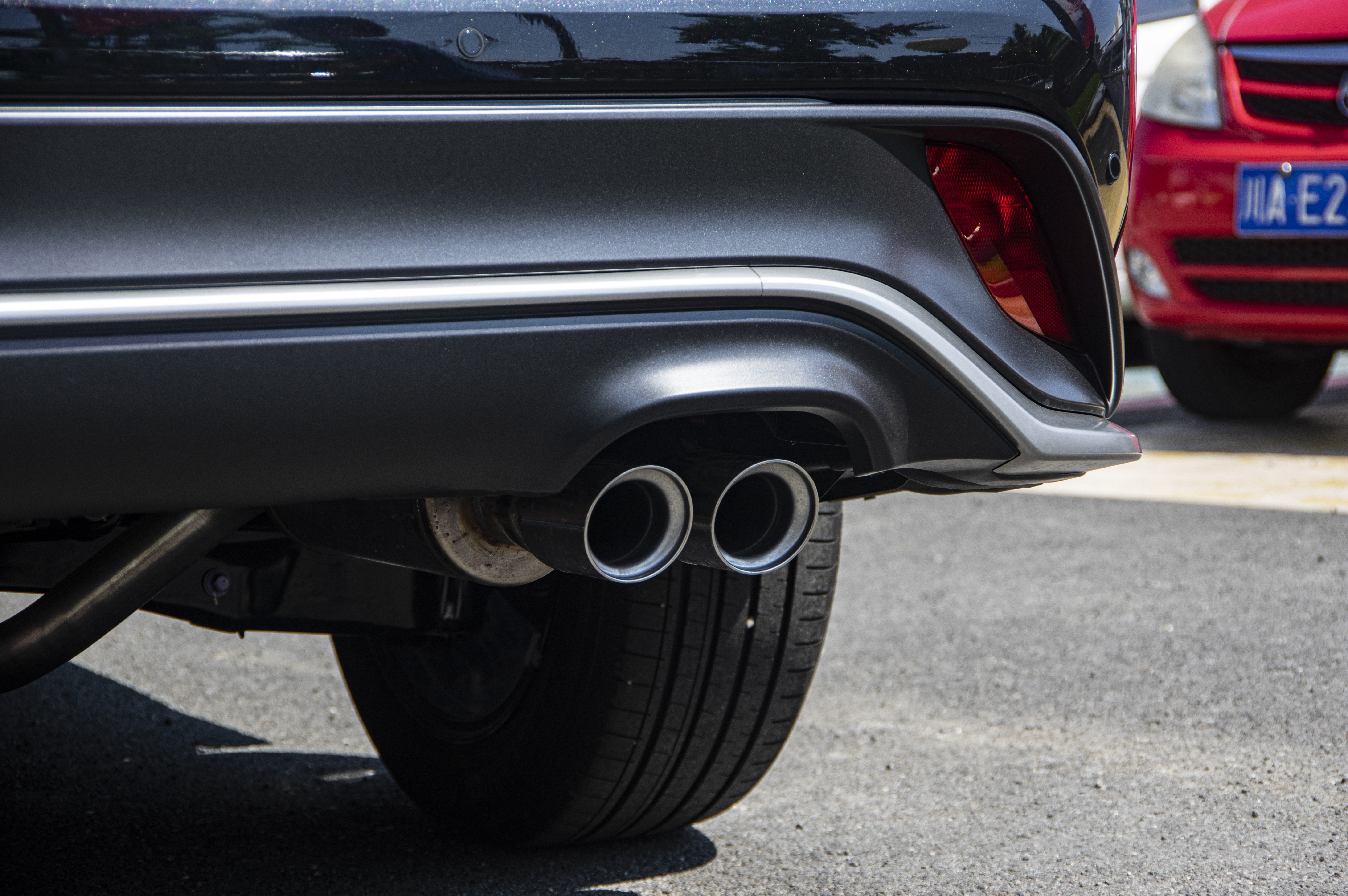 皇冠陆放银色到店实拍,皇冠陆放七座混动版2021长宽高