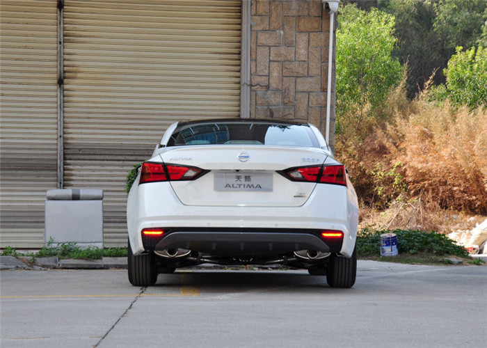 日产新天籁2.0L后排空间,日产新天籁后排