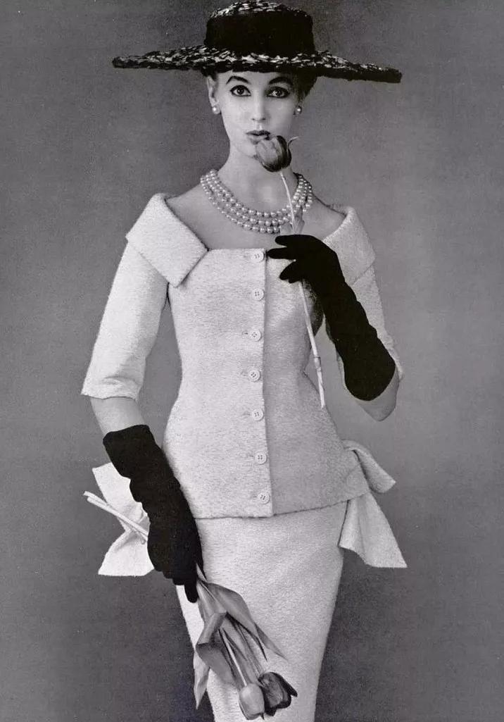 这位香奈儿的死对头，迪奥先生齐名，打造出最原汁原味的法式优雅