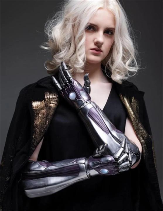 现实版阿丽塔，卡梅隆送她机械手臂，14岁已是炫酷美妆博主