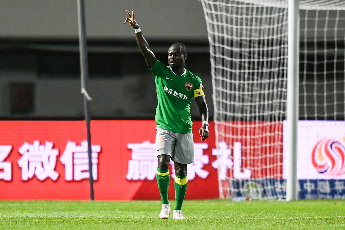 阿奇姆彭梅开二度,阿奇姆彭破门