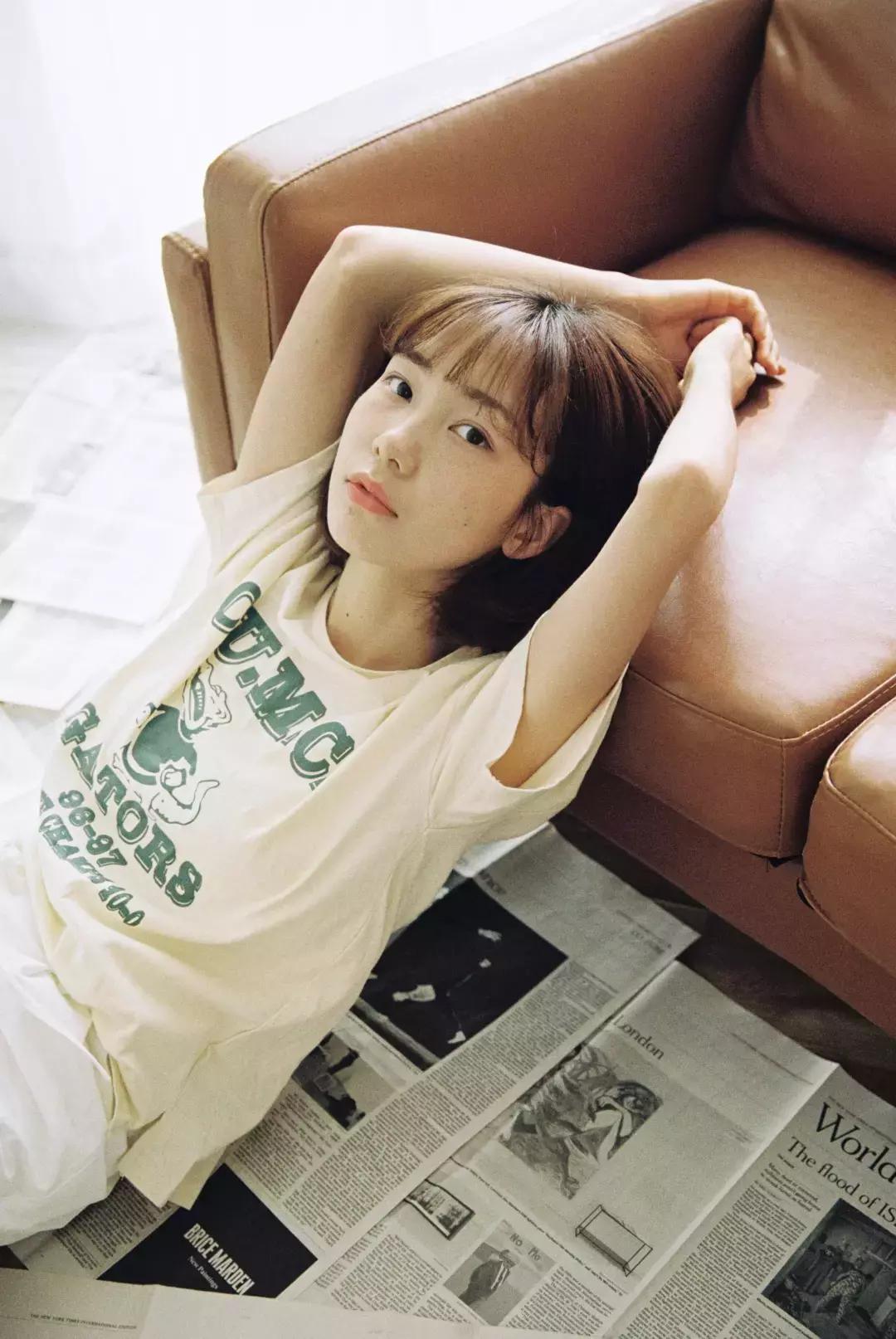 如何居家拍出自然写真照 (在家自己怎么拍出好看的照片写真)