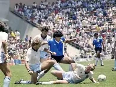 回顾球王马拉多纳,一代球王马拉多纳传奇