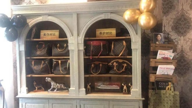 拿lv包包怎么戴手套,拿着lv包去专柜鉴定