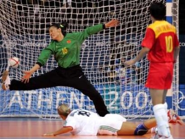 天啦噜!手球风靡欧洲,球门居然这么小?