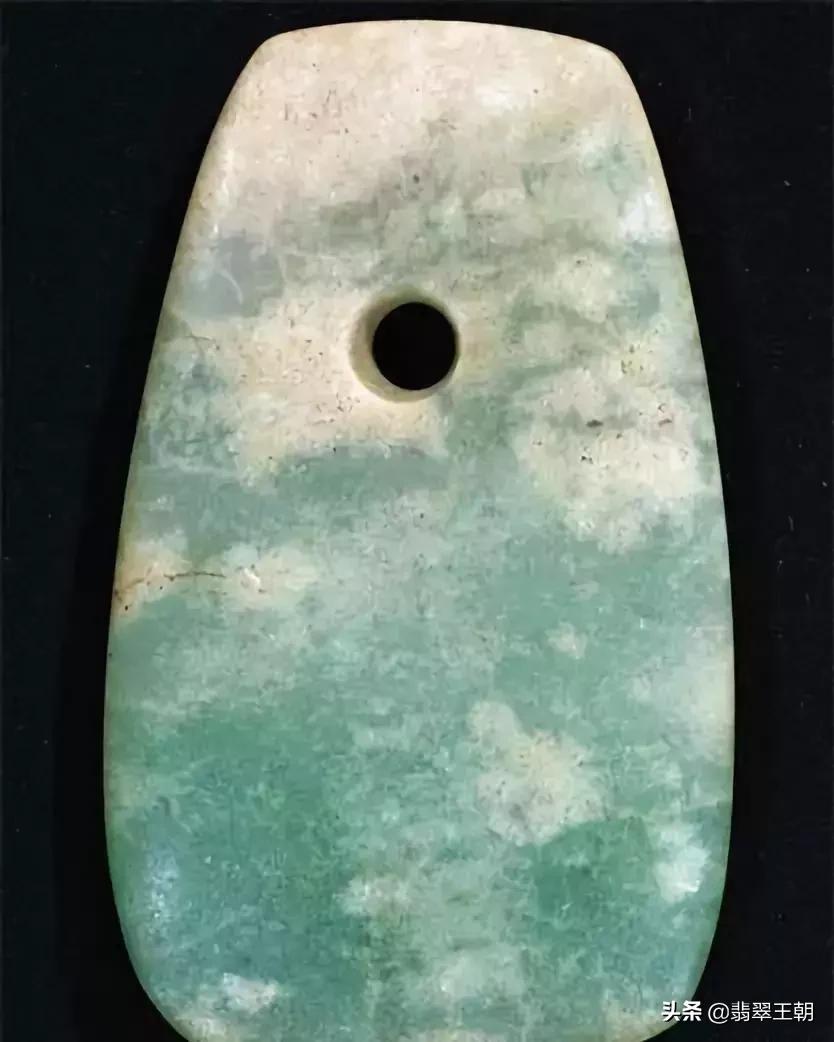 和田玉与缅甸翡翠哪个值钱,世界上哪些国家产翡翠