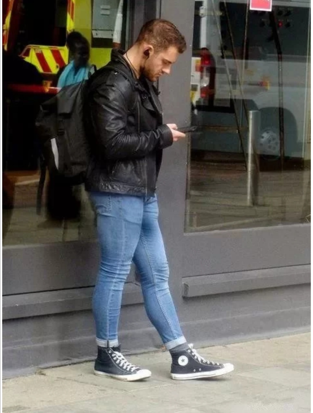 夏天穿什么裤子比较好男士,夏季穿什么裤子男好看