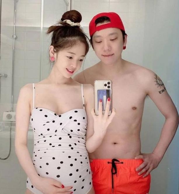 金甫美晒6个月孕肚泳装照与老公甜蜜放闪，曾因贴B超照惹争议