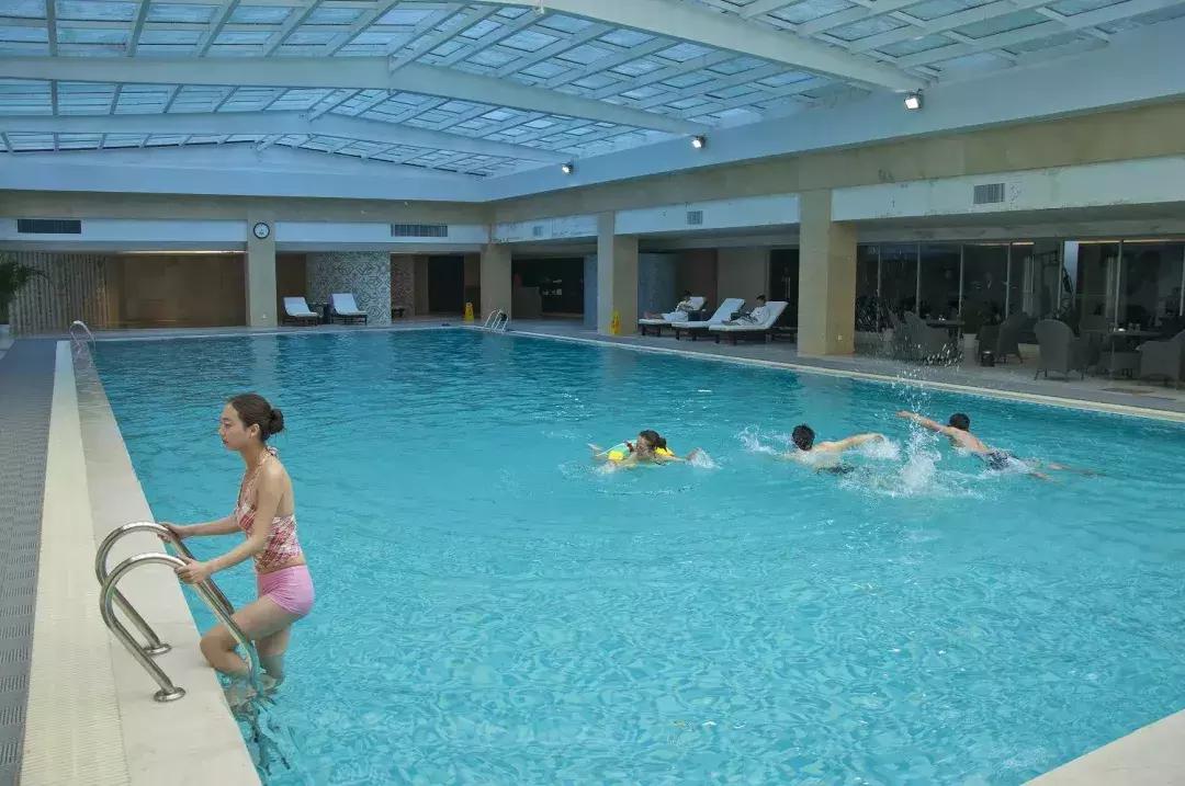 周末38℃高温来袭！南充各区游泳全攻略，16个泳池让你瞬间降温