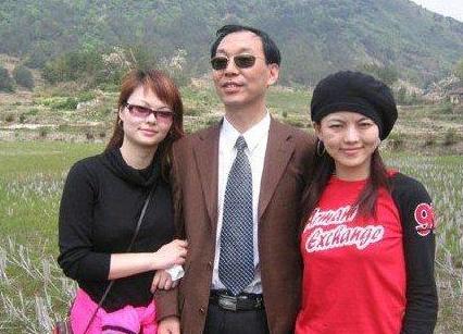 女霸总和穷小子的爱情,女霸总爱上穷小伙的爱情