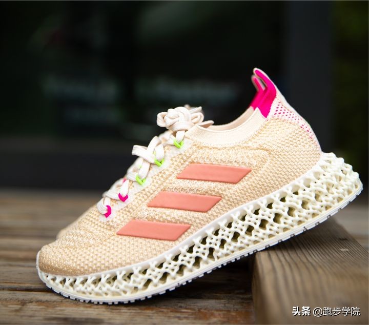 adidas跑鞋ultra4dfwd,一探究竟何为adidas4d跑鞋