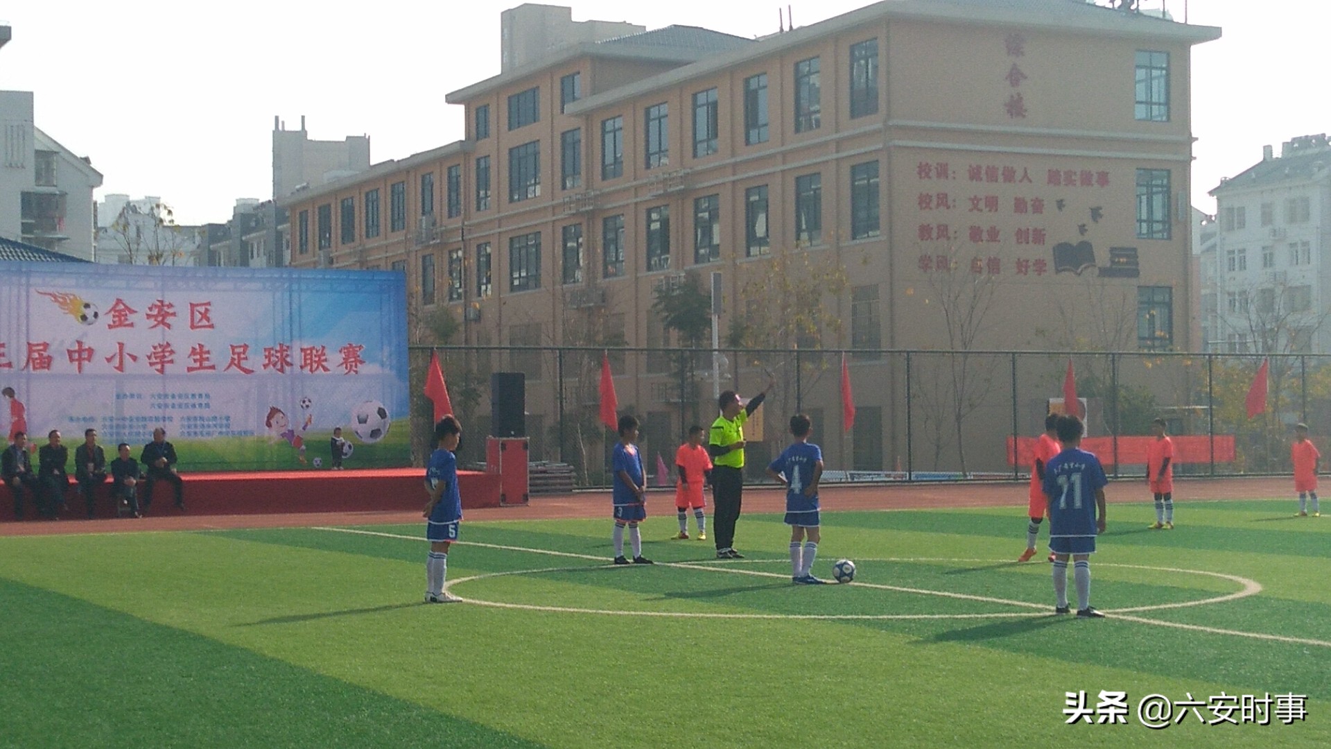 绿茵少年点燃梦想,绿茵场上挥洒汗水追逐梦想