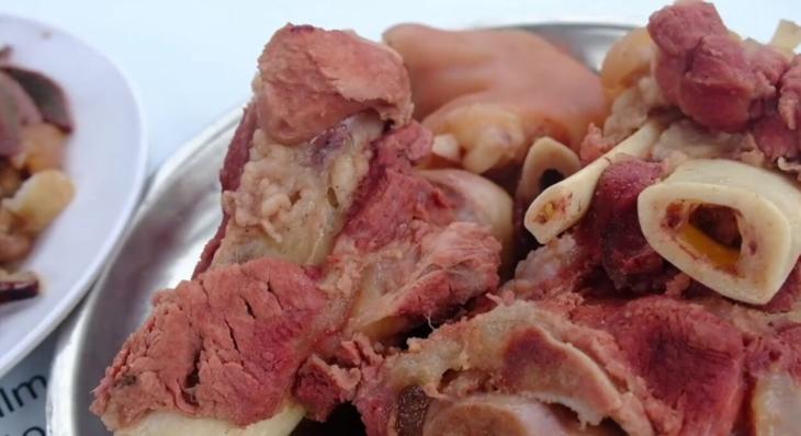 山东小县城自助全猪宴，30元一位肉肉随便吃，客人多的老板往外撵