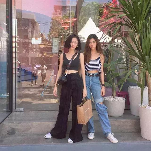 胸大穿衣服特别显胖不上镜,胸大穿衣服怎么不显大