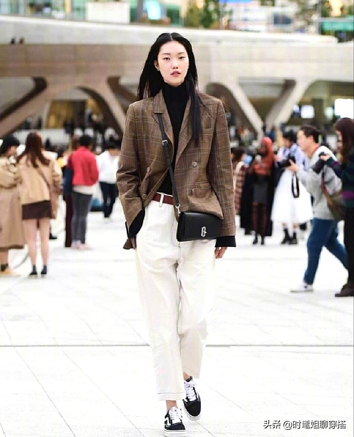 韩国特色服装街拍穿搭,韩国穿搭高级感街拍