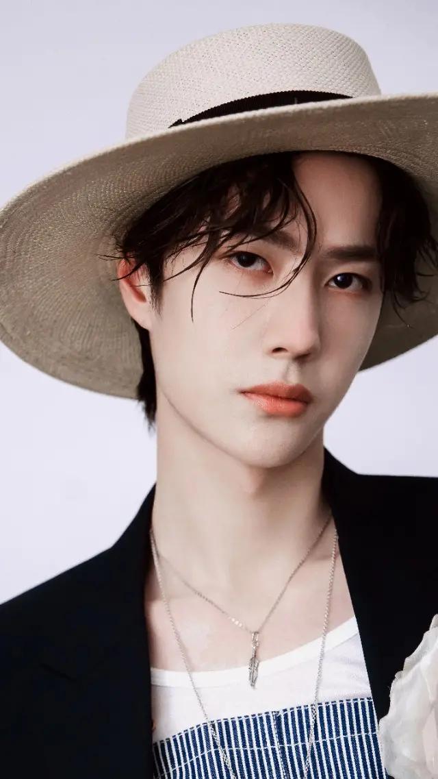 没常识、不识字、不会乘法口诀，这些顶流“文盲”凭什么会红？