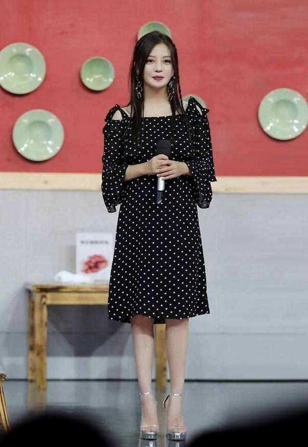 吊带怎么遮手臂上的肉,手臂粗怎么穿吊带才好看