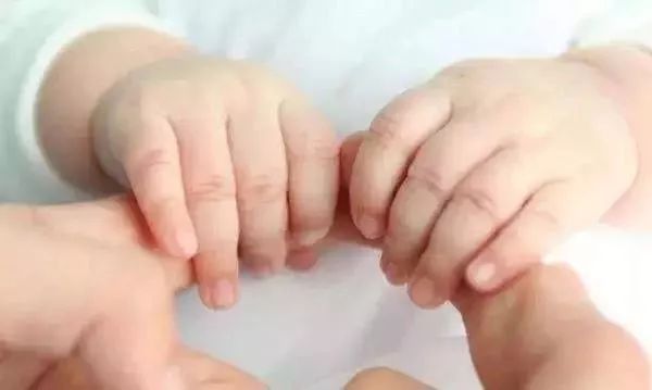 爸爸姓吴妈妈姓杨女儿取名怎么取,爸爸姓凌妈妈姓何起名