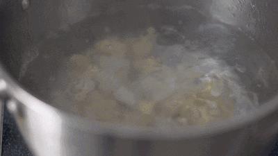 亲手自制烧仙草奶茶味道好极了,家庭简易版奶茶烧仙草