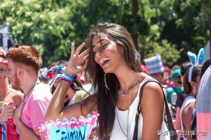 巴西全民狂欢节,巴西狂欢节到底有多么疯狂