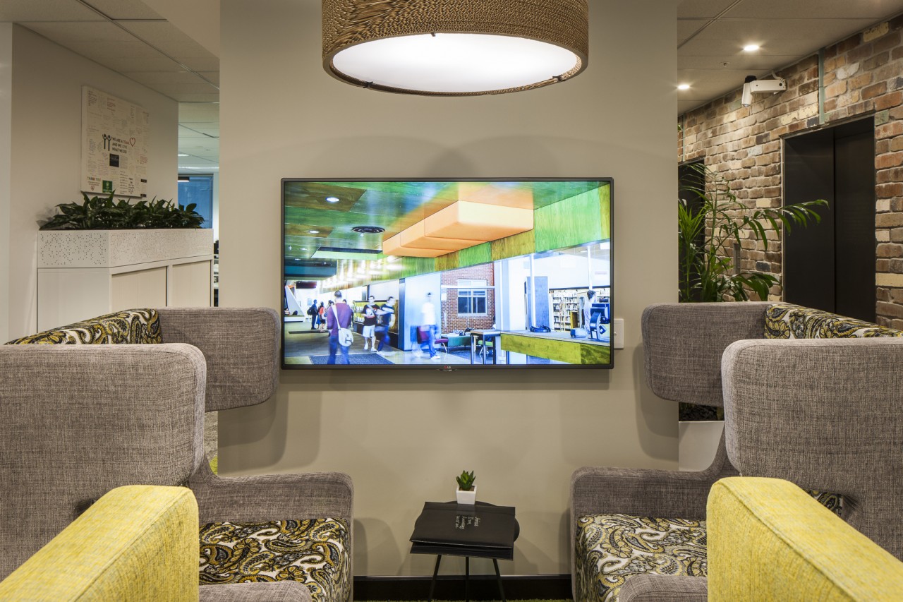 打工人该用哪种午睡姿势,没有床最好的午休姿势