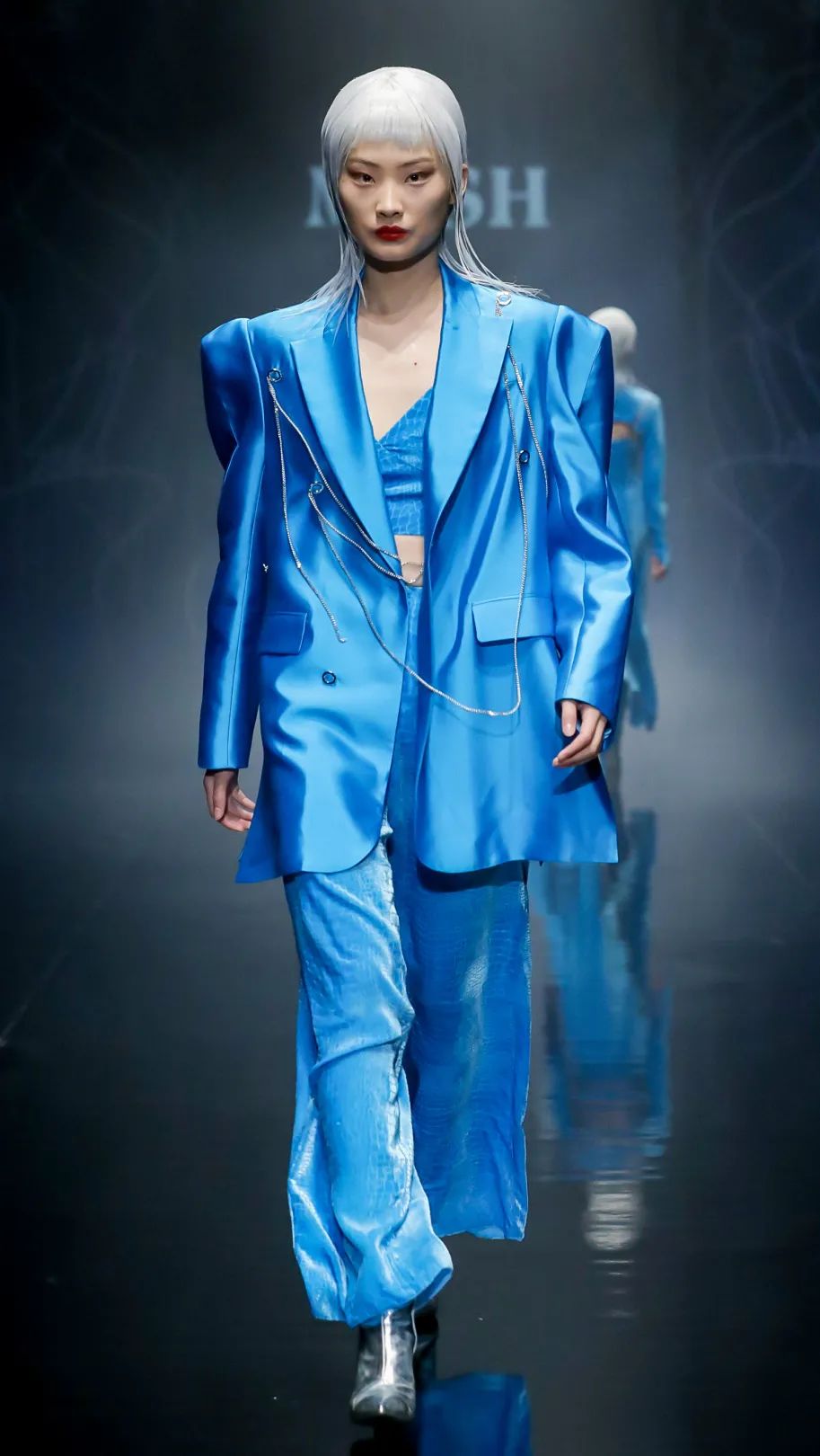 2021秋冬女装款式流行趋势,2018秋冬趋势报告巴黎时装周