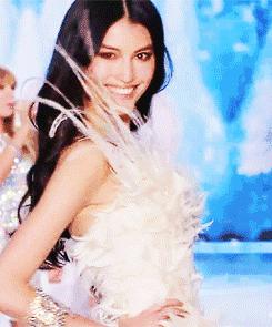 维密超模何穗健身,何穗40秒变脸