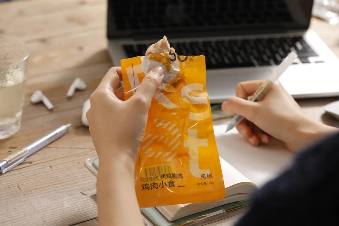 2年业绩暴增2000%，上百款SKU，鲨鱼菲特的爆品打法是？